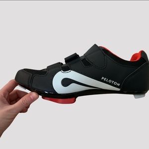 Peloton spin/cycling shoes size 41 (translates to mens 8/ womens 10)